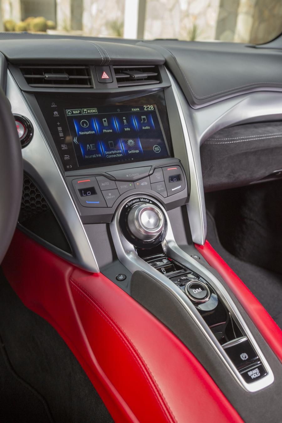 Детали интерьера Acura NSX 2016 года  (NA) (фото 130 из 286)